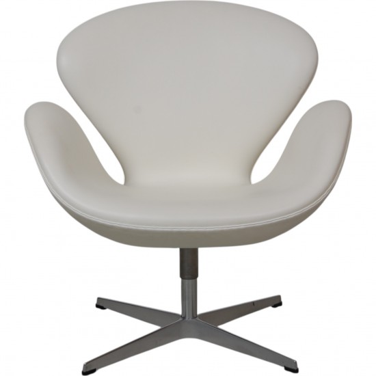 Arne Jacobsen Svanestol i hvidt Aura læder 2011
