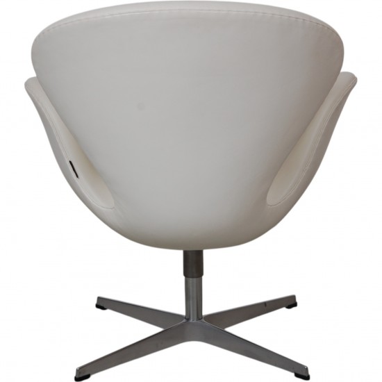 Arne Jacobsen Svanestol i hvidt Aura læder 2011
