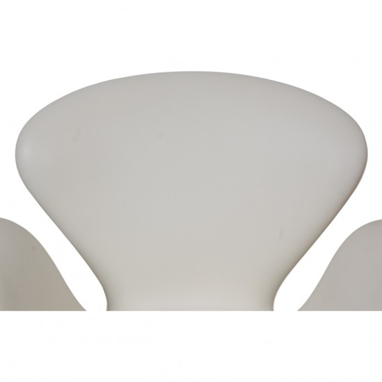 Arne Jacobsen Svanestol i hvidt Aura læder 2011