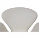 Arne Jacobsen Svanestol i hvidt Aura læder 2011