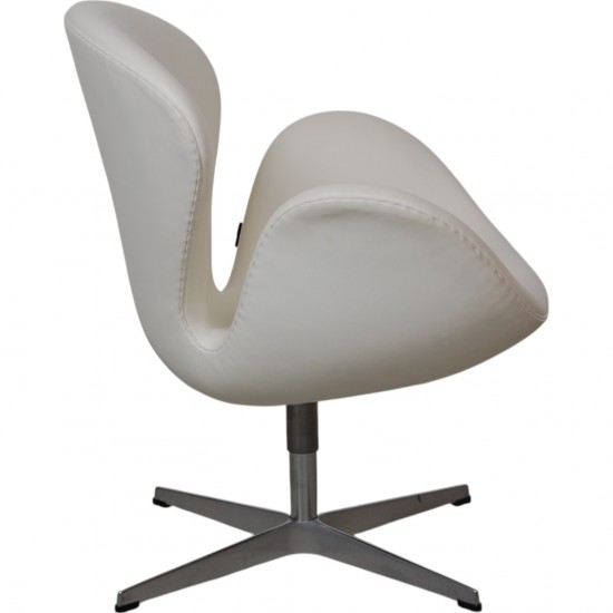 Arne Jacobsen Svanestol i hvidt Aura læder 2011