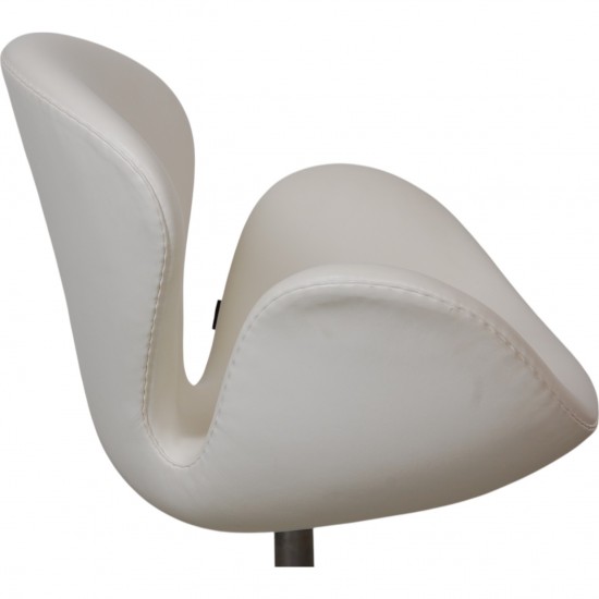 Arne Jacobsen Svanestol i hvidt Aura læder 2011