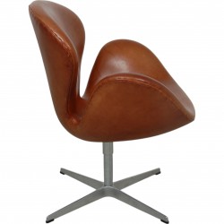 Arne Jacobsen Tall Swan chair in patinated Cognac anilin leather