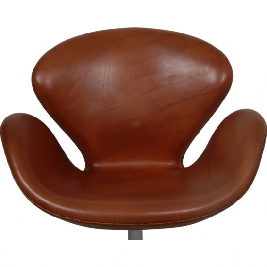 Arne Jacobsen høj Svanestol i patineret cognac anilin læder