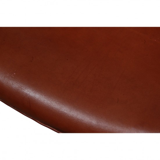 Arne Jacobsen høj Svanestol i patineret cognac anilin læder