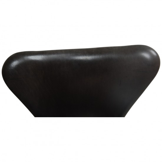 Sæt af 4 Arne Jacobsen Syver stole i patineret sort anilin læder