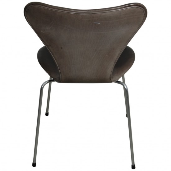 Sæt af 4 Arne Jacobsen Syver stole i patineret sort anilin læder