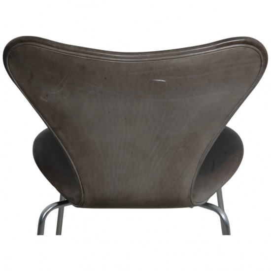 Sæt af 4 Arne Jacobsen Syver stole i patineret sort anilin læder