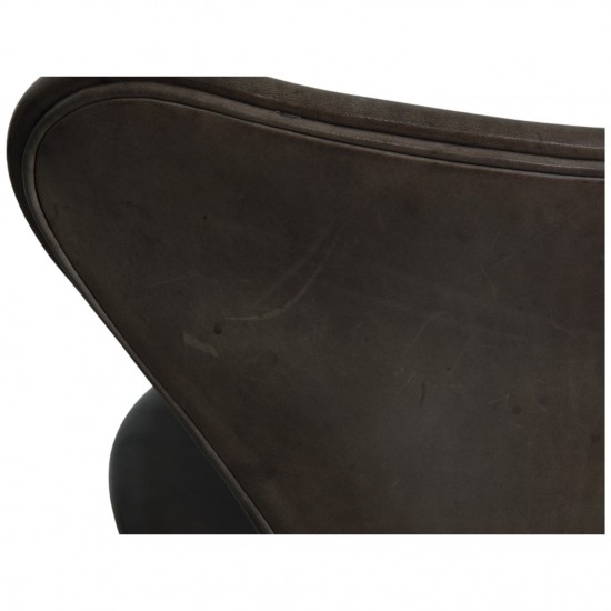 Sæt af 4 Arne Jacobsen Syver stole i patineret sort anilin læder