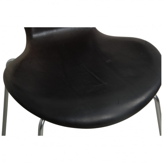 Sæt af 4 Arne Jacobsen Syver stole i patineret sort anilin læder