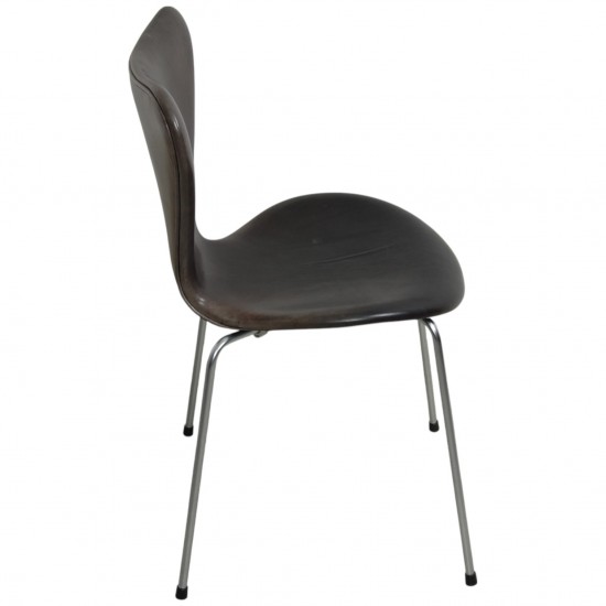 Sæt af 4 Arne Jacobsen Syver stole i patineret sort anilin læder