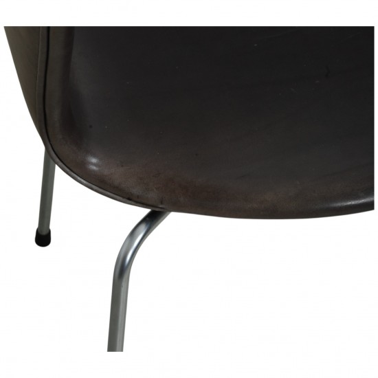 Sæt af 4 Arne Jacobsen Syver stole i patineret sort anilin læder