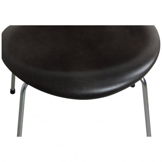 Sæt af 4 Arne Jacobsen Syver stole i patineret sort anilin læder