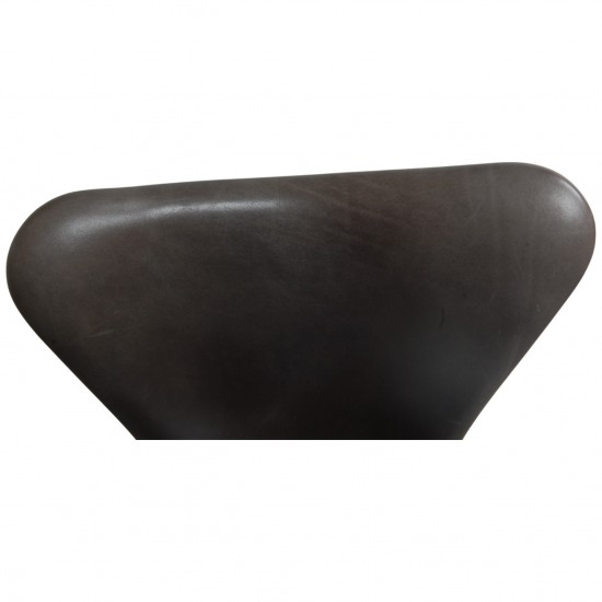 Sæt af 4 Arne Jacobsen Syver stole i patineret sort anilin læder