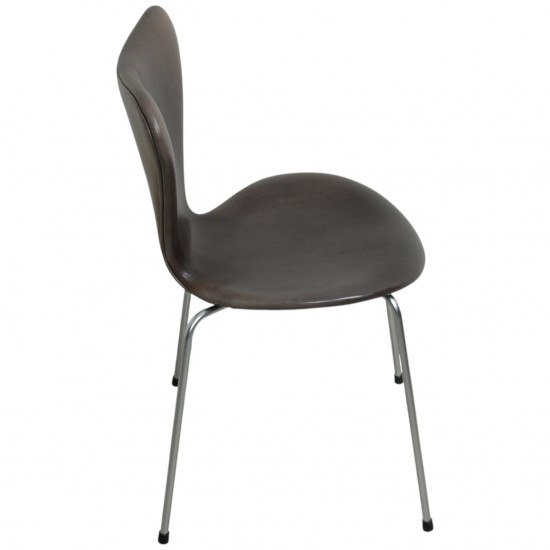 Sæt af 4 Arne Jacobsen Syver stole i patineret sort anilin læder