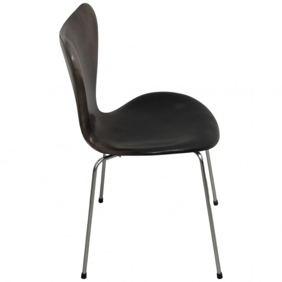 Sæt af 4 Arne Jacobsen Syver stole i patineret sort anilin læder