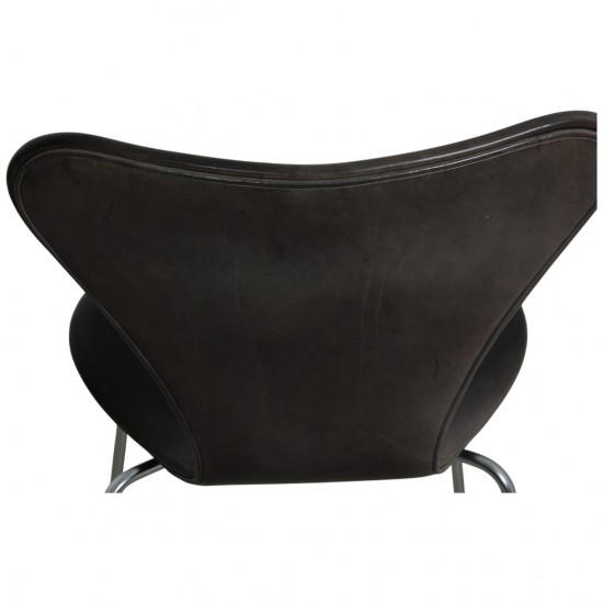 Sæt af 4 Arne Jacobsen Syver stole i patineret sort anilin læder