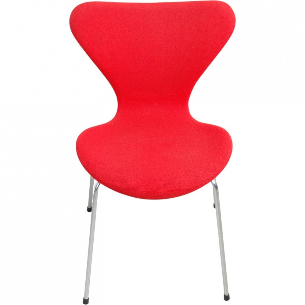 Køb brugt Sæt af fire Arne Jacobsen Syver stole i rødt stof