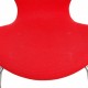 Sæt af fire Arne Jacobsen Syver stole i rødt stof
