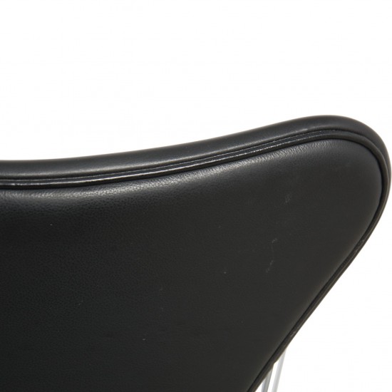 Arne Jacobsen 3217 Syver kontorstol i sort Essential læder