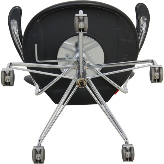 Arne Jacobsen 3217 Syver kontorstol i sort Essential læder