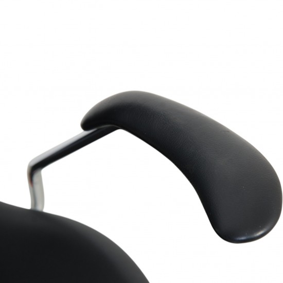 Arne Jacobsen 3217 Syver kontorstol i sort Essential læder