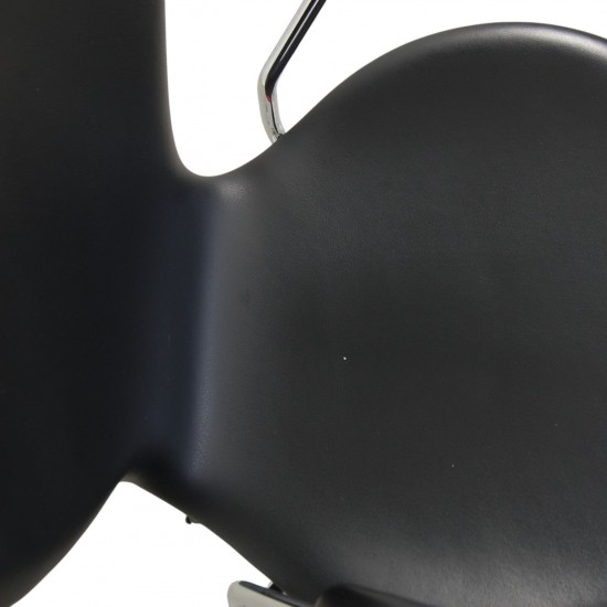 Arne Jacobsen 3217 Syver kontorstol i sort Essential læder