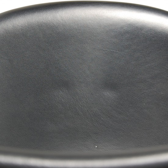 Arne Jacobsen 3217 Syver kontorstol i sort Essential læder