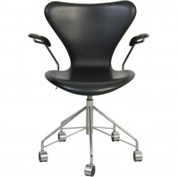 Arne Jacobsen 3217 Syver kontorstol i sort Essential læder