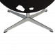 Arne Jacobsen Ægget stol i sort stof 2012