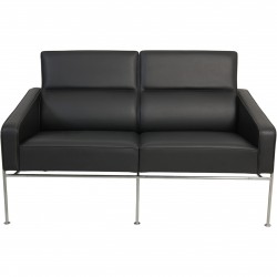Arne Jacobsen 2pers Lufthavnssofa nypolstret i sort bizon læder