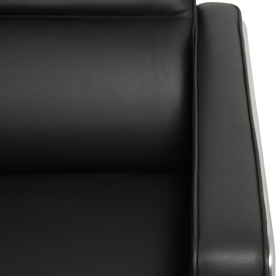 Arne Jacobsen 2pers Lufthavnssofa nypolstret i sort bizon læder