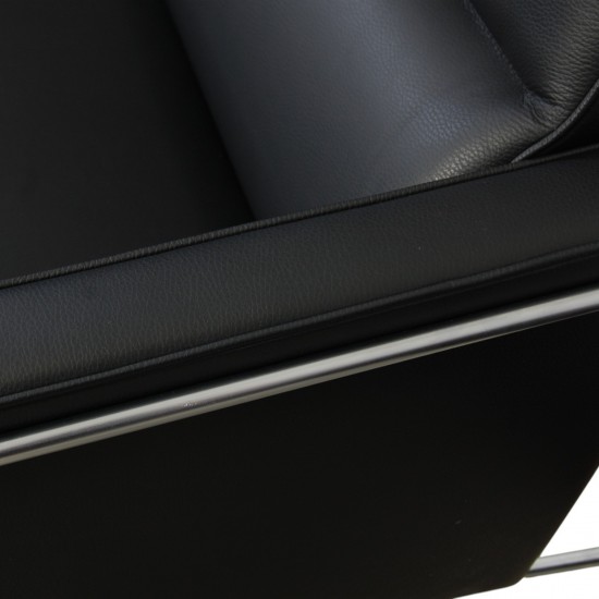 Arne Jacobsen 2pers Lufthavnssofa nypolstret i sort bizon læder