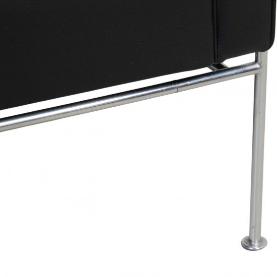 Arne Jacobsen 2pers Lufthavnssofa nypolstret i sort bizon læder