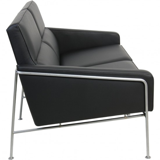 Arne Jacobsen 2pers Lufthavnssofa nypolstret i sort bizon læder