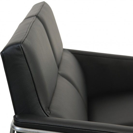 Arne Jacobsen 2pers Lufthavnssofa nypolstret i sort bizon læder