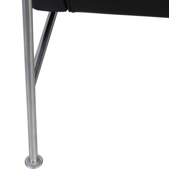 Arne Jacobsen 2pers Lufthavnssofa nypolstret i sort bizon læder