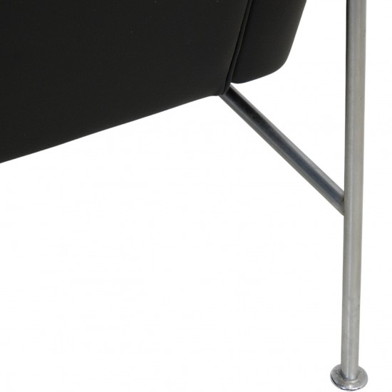 Arne Jacobsen 2pers Lufthavnssofa nypolstret i sort bizon læder