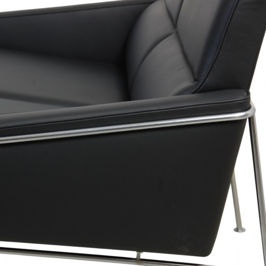 Arne Jacobsen 2pers Lufthavnssofa nypolstret i sort bizon læder