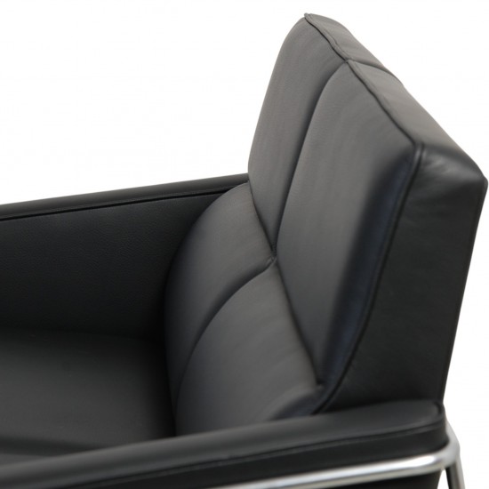 Arne Jacobsen 2pers Lufthavnssofa nypolstret i sort bizon læder