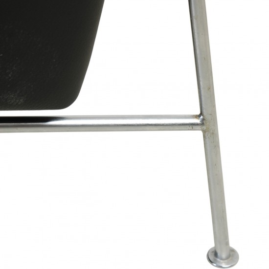 Arne Jacobsen 2pers Lufthavnssofa nypolstret i sort bizon læder