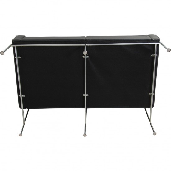 Arne Jacobsen 2pers Lufthavnssofa nypolstret i sort bizon læder