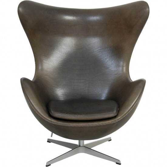 Arne Jacobsen Ægget stol i sort grace læder 2010