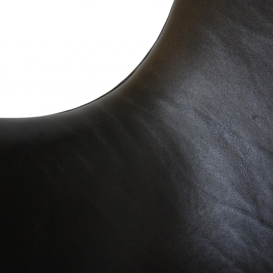 Arne Jacobsen Ægget stol i sort grace læder 2010