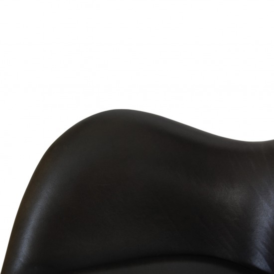 Arne Jacobsen Ægget stol i sort grace læder 2010