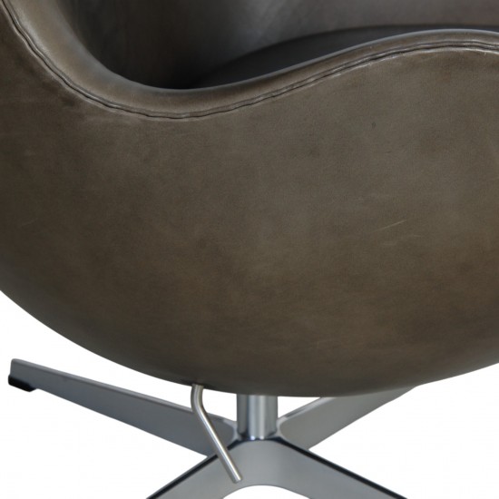 Arne Jacobsen Ægget stol i sort grace læder 2010
