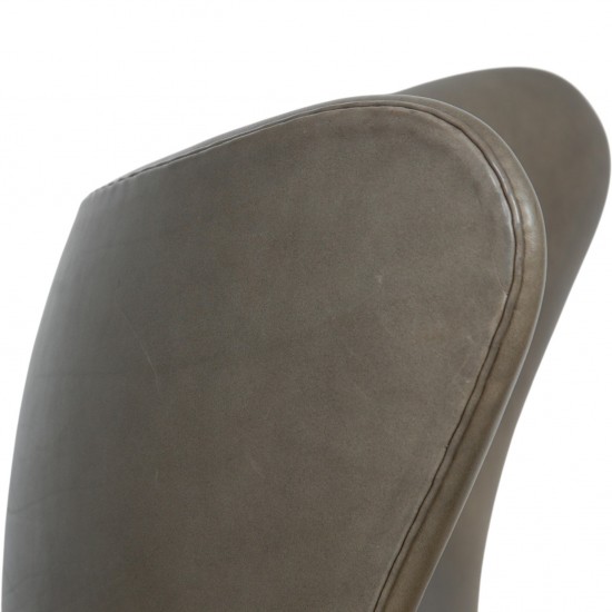 Arne Jacobsen Ægget stol i sort grace læder 2010