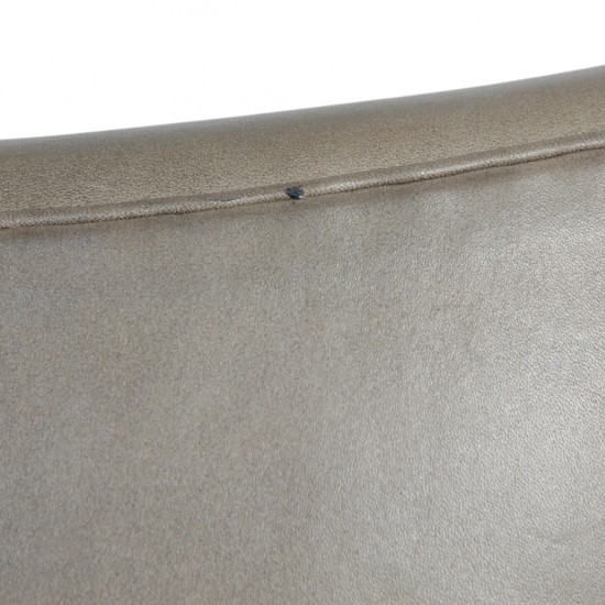 Arne Jacobsen Ægget stol i sort grace læder 2010