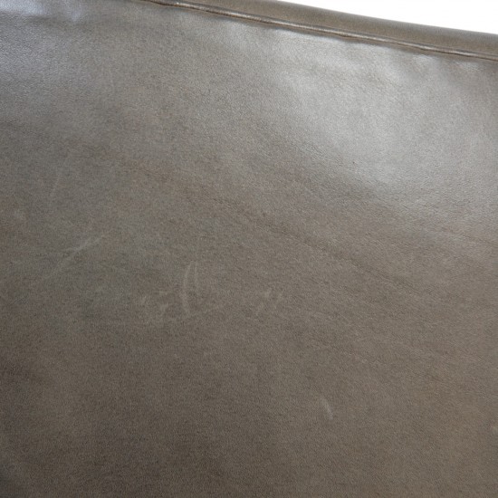 Arne Jacobsen Ægget stol i sort grace læder 2010