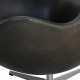 Arne Jacobsen Ægget stol i sort grace læder 2010